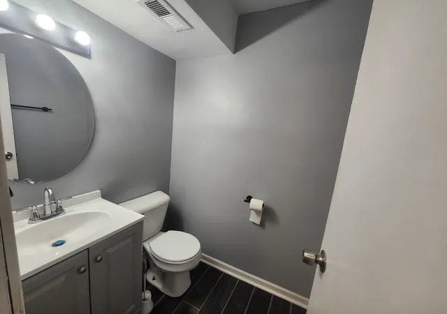 Photo 4 of Townhouse for sale at 10923 S Vincennes Ave, Chicago, IL 60643 | MLS# 12789029 | Listing updated on 2026-10-20