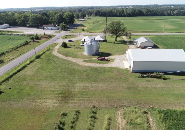 Photo 2 of House for sale at 2396 Il Hwy 15, Fairfield, IL 62837 | MLS# 12789032 | Listing updated on 2026-10-27
