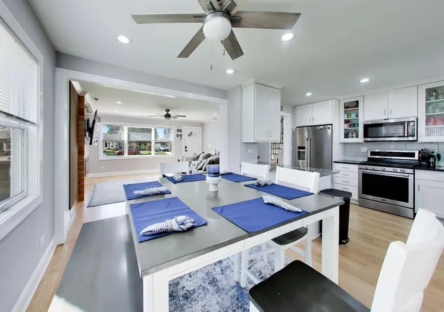 Photo 4 of Single family home for sale at 44 Cranbrook Dr, Des Plaines, IL 60016 | MLS# 12789034 | Listing updated on 2026-10-27