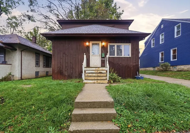 Photo 1 of Single family home for sale at 407 Hunter Ave, Joliet, IL 60436 | MLS# 12789057 | Listing updated on 2026-10-20
