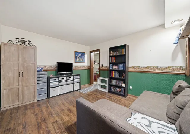 Photo 3 of Single family home for sale at 407 Hunter Ave, Joliet, IL 60436 | MLS# 12789057 | Listing updated on 2026-10-20