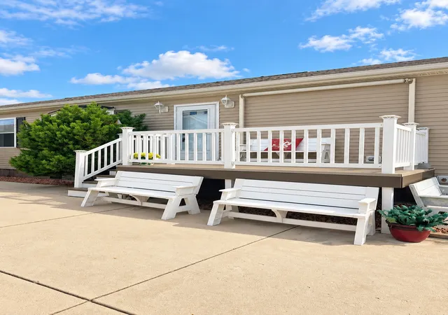 Photo 3 of Manufactured home for sale at 10864 W Turnberry Dr, Frankfort, IL 60423 | MLS# 12789066 | Listing updated on 2026-10-28