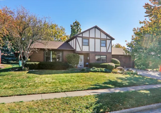 Photo 1 of Single family home for sale at 2924 Capen Dr, Bloomington, IL 61704 | MLS# 12789076 | Listing updated on 2026-10-20