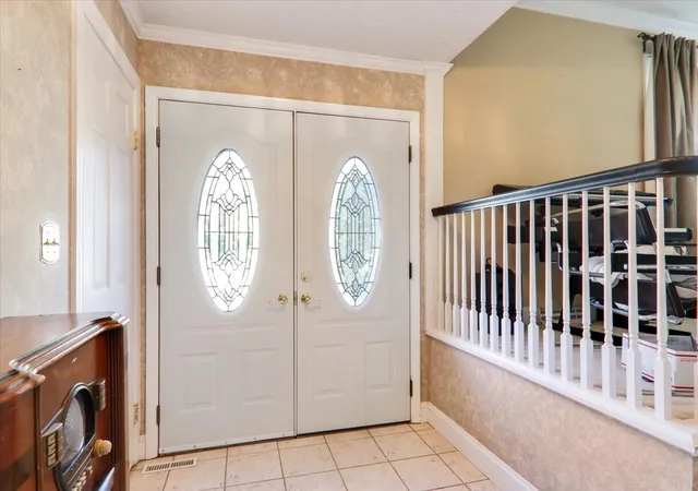 Photo 3 of Single family home for sale at 2924 Capen Dr, Bloomington, IL 61704 | MLS# 12789076 | Listing updated on 2026-10-20