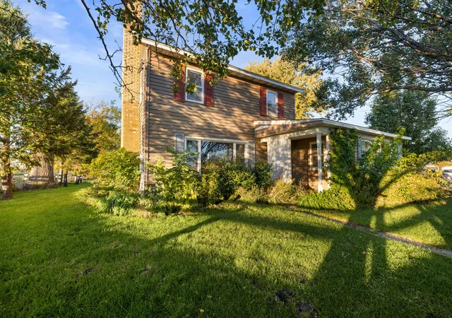 Photo 2 of Single family home for sale at 30082 Holly Rd, Sterling, IL 61081 | MLS# 12789078 | Listing updated on 2026-10-20