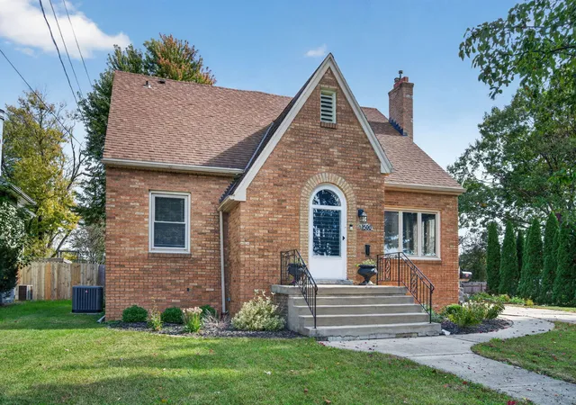 Photo 3 of Single family home for sale at 1500 Tonti St, La Salle, IL 61301 | MLS# 12789087 | Listing updated on 2026-10-22