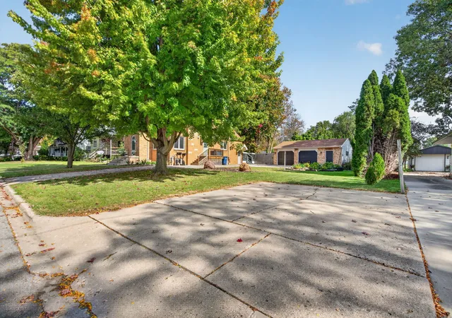 Photo 3 of Single family home for sale at 1500 Tonti St, La Salle, IL 61301 | MLS# 12789087 | Listing updated on 2026-10-22
