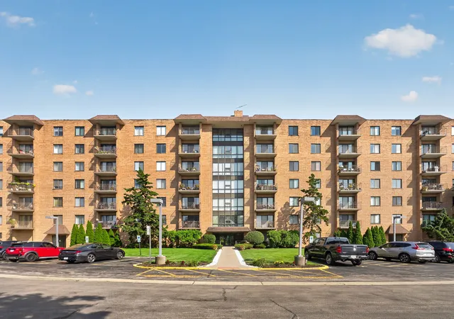 Condo for sale at 1727 W Crystal Ln #611, Mount Prospect, IL 60056 | MLS# 12789101