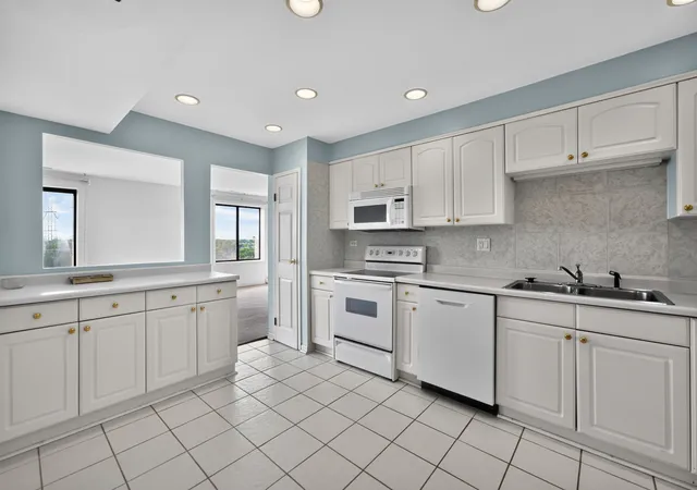 Photo 3 of Condo for sale at 1727 W Crystal Ln #611, Mount Prospect, IL 60056 | MLS# 12789101 | Listing updated on 2026-10-20