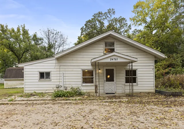 Single family home for sale at 24761 W Bluff Rd, Channahon, IL 60410 | MLS# 12789102