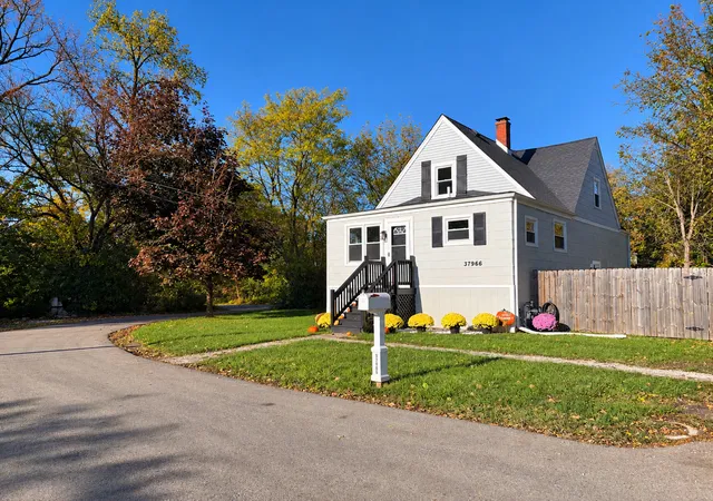 Photo 1 of Single family home for sale at 37966 N Nora Pl, Spring Grove, IL 60081 | MLS# 12789109 | Listing updated on 2026-10-20