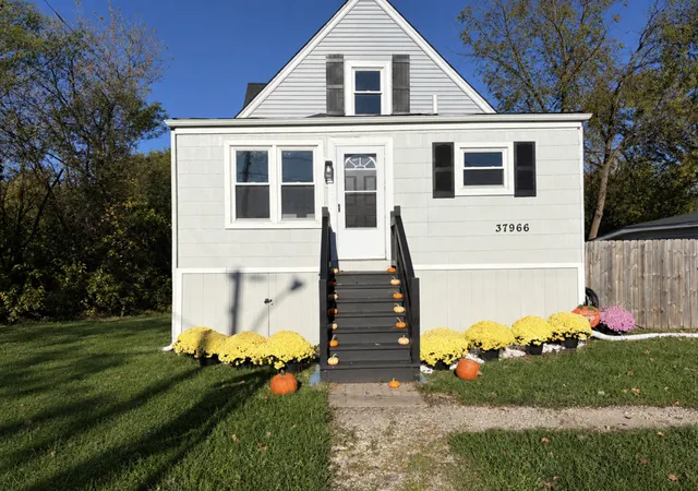 Photo 2 of Single family home for sale at 37966 N Nora Pl, Spring Grove, IL 60081 | MLS# 12789109 | Listing updated on 2026-10-20