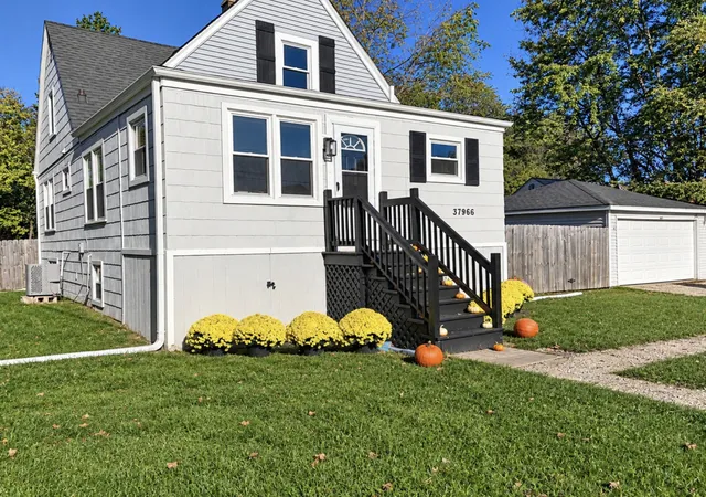 Photo 3 of Single family home for sale at 37966 N Nora Pl, Spring Grove, IL 60081 | MLS# 12789109 | Listing updated on 2026-10-20