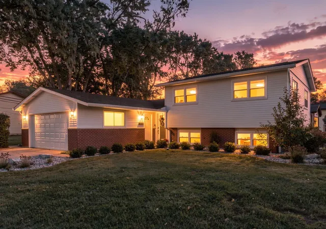 Single family home for sale at 1101 E Barberry Ln, Mount Prospect, IL 60056 | MLS# 12789112
