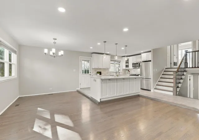 Photo 4 of Single family home for sale at 1101 E Barberry Ln, Mount Prospect, IL 60056 | MLS# 12789112 | Listing updated on 2026-10-27
