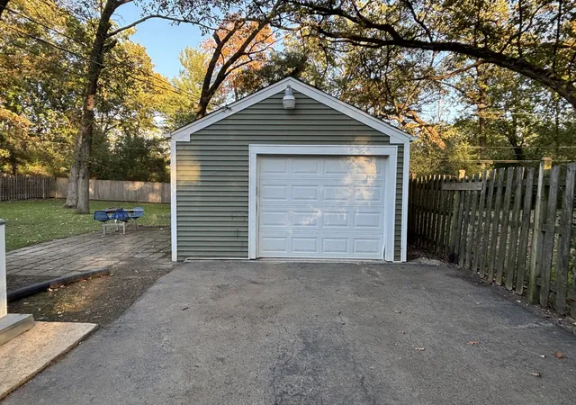 Photo 3 of Single family home for sale at 2929 W Bonnie Brk Ln, Waukegan, IL 60087 | MLS# 12789137 | Listing updated on 2026-10-21