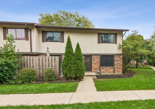 Photo 2 of Condo for sale at 7336 Winthrop Way #5, Downers Grove, IL 60516 | MLS# 12789139 | Listing updated on 2026-10-22