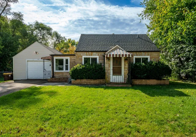 Photo 1 of Sale Pending at 613 Colonial Dr, Machesney Park, IL 61115 | MLS# 12789144 | Listing updated on 2026-10-22
