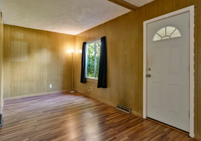 Photo 2 of Sale Pending at 613 Colonial Dr, Machesney Park, IL 61115 | MLS# 12789144 | Listing updated on 2026-10-22