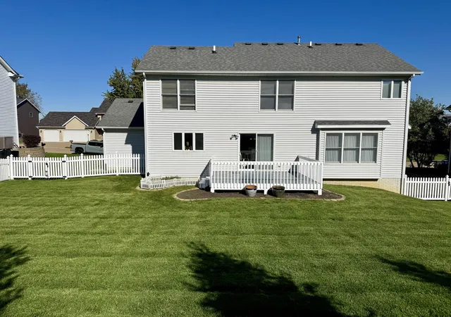 Photo 2 of Single family home for sale at 1127 Meadowview Ln, Davenport, IA 52806 | MLS# 12789172 | Listing updated on 2026-10-22