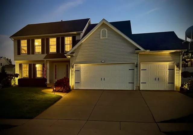Photo 2 of Single family home for sale at 1127 Meadowview Ln, Davenport, IA 52806 | MLS# 12789172 | Listing updated on 2026-10-22