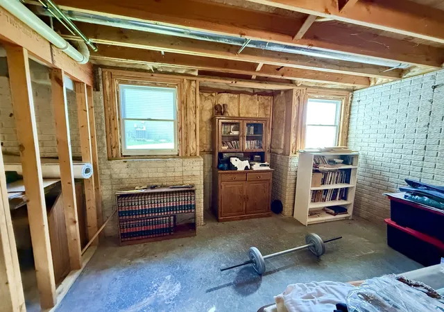 Photo 35 of Single family home for sale at 1127 Meadowview Ln, Davenport, IA 52806 | MLS# 12789172 | Listing updated on 2026-10-22