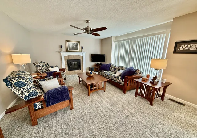 Photo 4 of Single family home for sale at 1127 Meadowview Ln, Davenport, IA 52806 | MLS# 12789172 | Listing updated on 2026-10-22