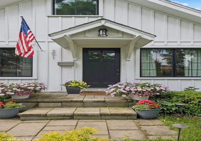 Photo 1 of Single family home for sale at 291 Oak St, Glen Ellyn, IL 60137 | MLS# 12789178 | Listing updated on 2026-10-20