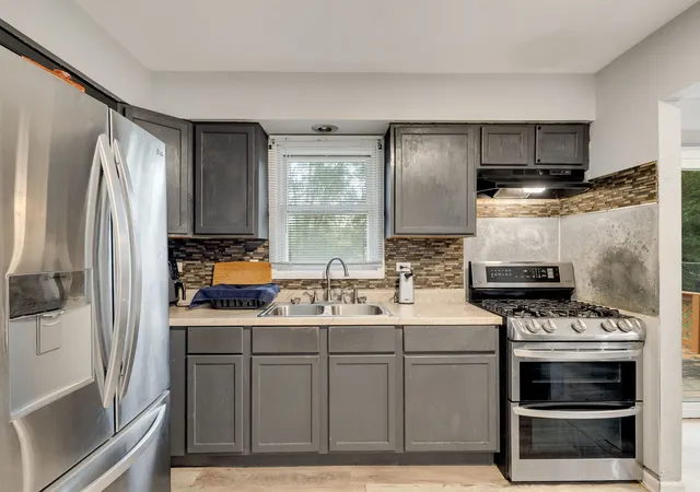 Photo 4 of Single family home for sale at 18811 Cicero Ave, Country Club Hills, IL 60478 | MLS# 12789181 | Listing updated on 2026-10-20