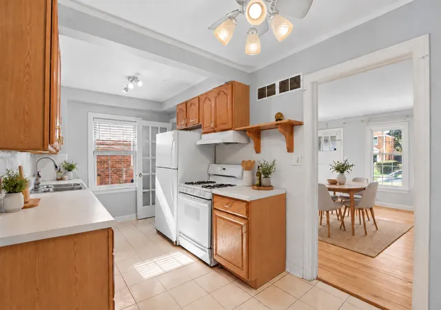 Photo 4 of Townhouse for sale at 1783 Linden St, Des Plaines, IL 60018 | MLS# 12789199 | Listing updated on 2026-10-27