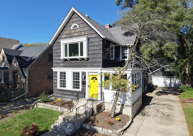 Photo 1 of Single family home for sale at 250 Iowa St, Oak Park, IL 60302 | MLS# 12789206 | Listing updated on 2026-10-22