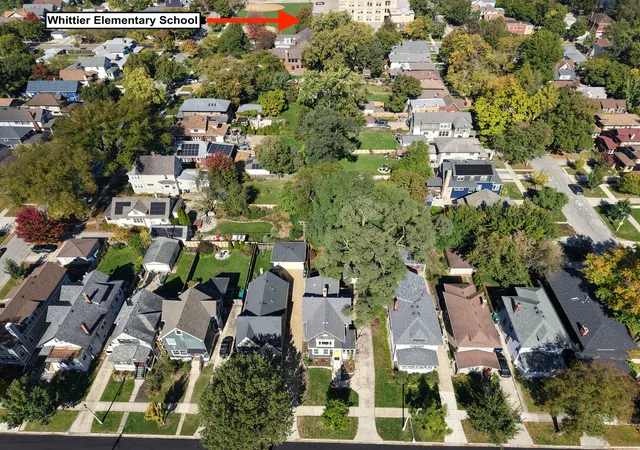 Photo 4 of Single family home for sale at 250 Iowa St, Oak Park, IL 60302 | MLS# 12789206 | Listing updated on 2026-10-22