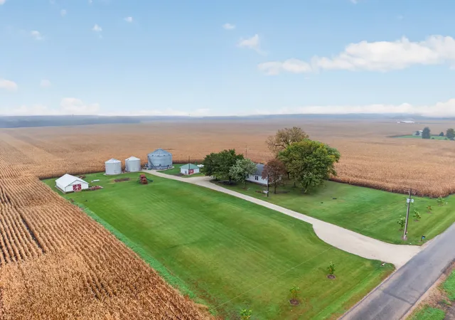 Single family home for sale at 1279 N 1550th Road, Streator, IL 61364 | MLS# 12789207