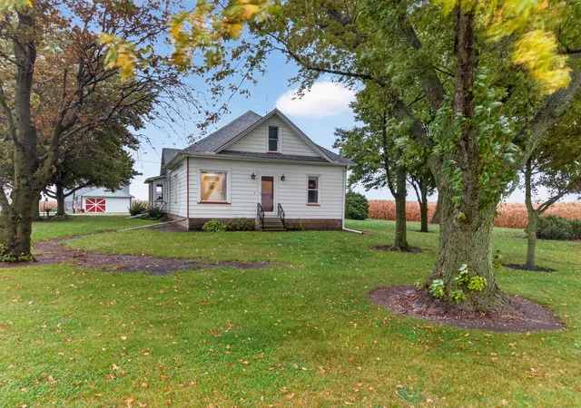 Photo 1 of Single family home for sale at 1279 N 1550th Road, Streator, IL 61364 | MLS# 12789207 | Listing updated on 2026-10-21