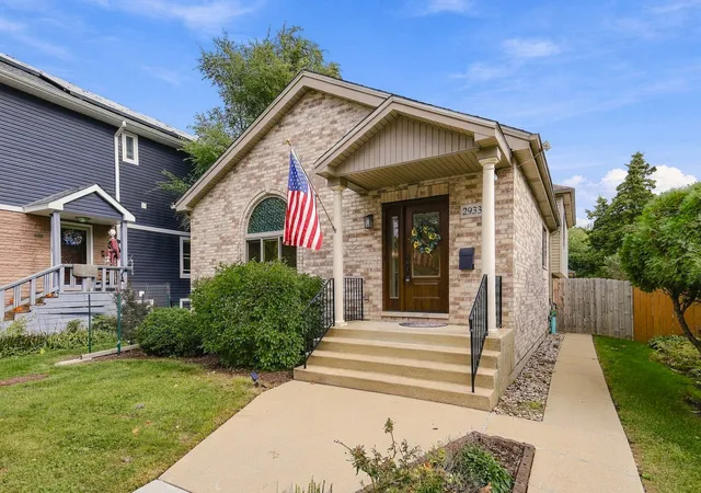 Photo 1 of Single family home for sale at 2933 Vernon Ave, Brookfield, IL 60513 | MLS# 12789221 | Listing updated on 2026-10-22
