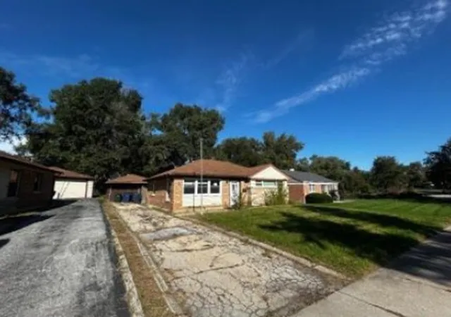 Photo 3 of Single family home for sale at 332 Neola St, Park Forest, IL 60466 | MLS# 12789252 | Listing updated on 2026-10-20