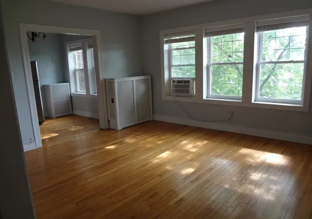 Photo 2 of Condo for sale at 5463 S Ingleside Ave #3W, Chicago, IL 60615 | MLS# 12789275 | Listing updated on 2026-10-20