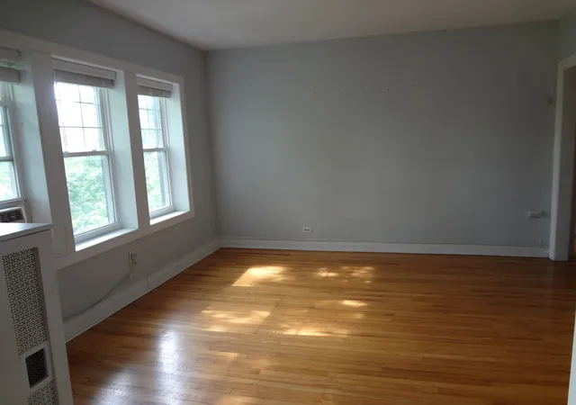 Photo 3 of Condo for sale at 5463 S Ingleside Ave #3W, Chicago, IL 60615 | MLS# 12789275 | Listing updated on 2026-10-20