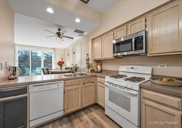 Photo 4 of Townhouse for sale at 64 Harvest Gate Rd, Lake In The Hills, IL 60156 | MLS# 12789278 | Listing updated on 2026-10-29