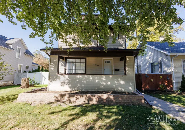 Photo 2 of Single family home for sale at 657 S Poplar Ave, Kankakee, IL 60901 | MLS# 12789280 | Listing updated on 2026-10-21