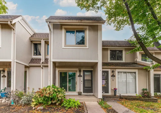 Townhouse for sale at 632 Dove Ct, Grayslake, IL 60030 | MLS# 12789282 | Listing updated on 2026-10-21