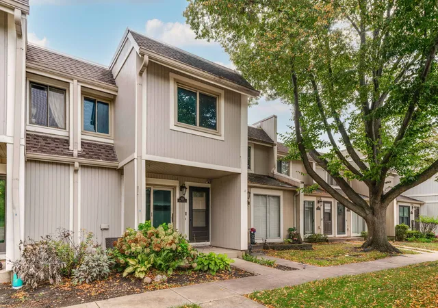 Photo 1 of Townhouse for sale at 632 Dove Ct, Grayslake, IL 60030 | MLS# 12789282 | Listing updated on 2026-10-21