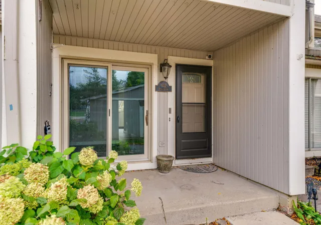Photo 2 of Townhouse for sale at 632 Dove Ct, Grayslake, IL 60030 | MLS# 12789282 | Listing updated on 2026-10-21
