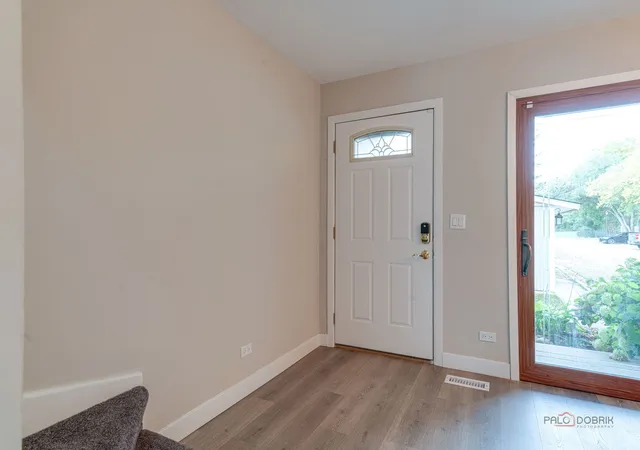 Photo 3 of Townhouse for sale at 632 Dove Ct, Grayslake, IL 60030 | MLS# 12789282 | Listing updated on 2026-10-21
