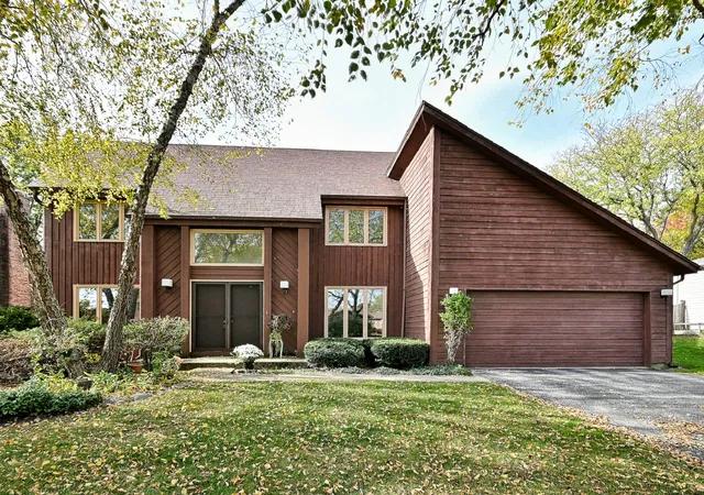 Single family home for sale at 844 S Carriageway Ln, Palatine, IL 60067 | MLS# 12789285