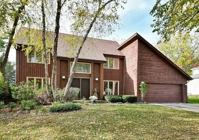Photo 1 of Single family home for sale at 844 S Carriageway Ln, Palatine, IL 60067 | MLS# 12789285 | Listing updated on 2026-10-29