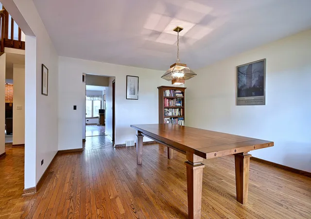 Photo 4 of Single family home for sale at 844 S Carriageway Ln, Palatine, IL 60067 | MLS# 12789285 | Listing updated on 2026-10-29