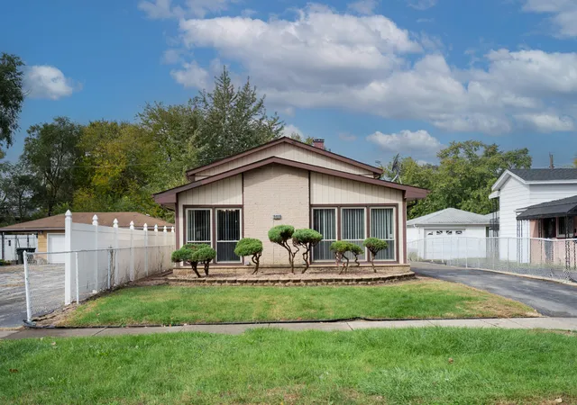 Photo 2 of Single family home for sale at 16400 Paulina Ave, Markham, IL 60428 | MLS# 12789292 | Listing updated on 2026-10-22