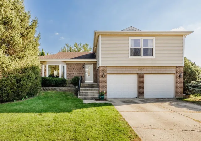 Single family home for sale at 1007 Confederation Dr, Bartlett, IL 60103 | MLS# 12789294 | Listing updated on 2026-10-27