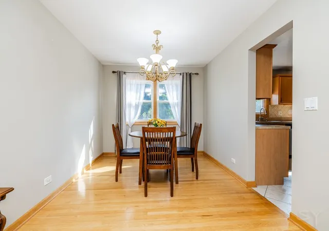 Photo 4 of Single family home for sale at 1007 Confederation Dr, Bartlett, IL 60103 | MLS# 12789294 | Listing updated on 2026-10-27